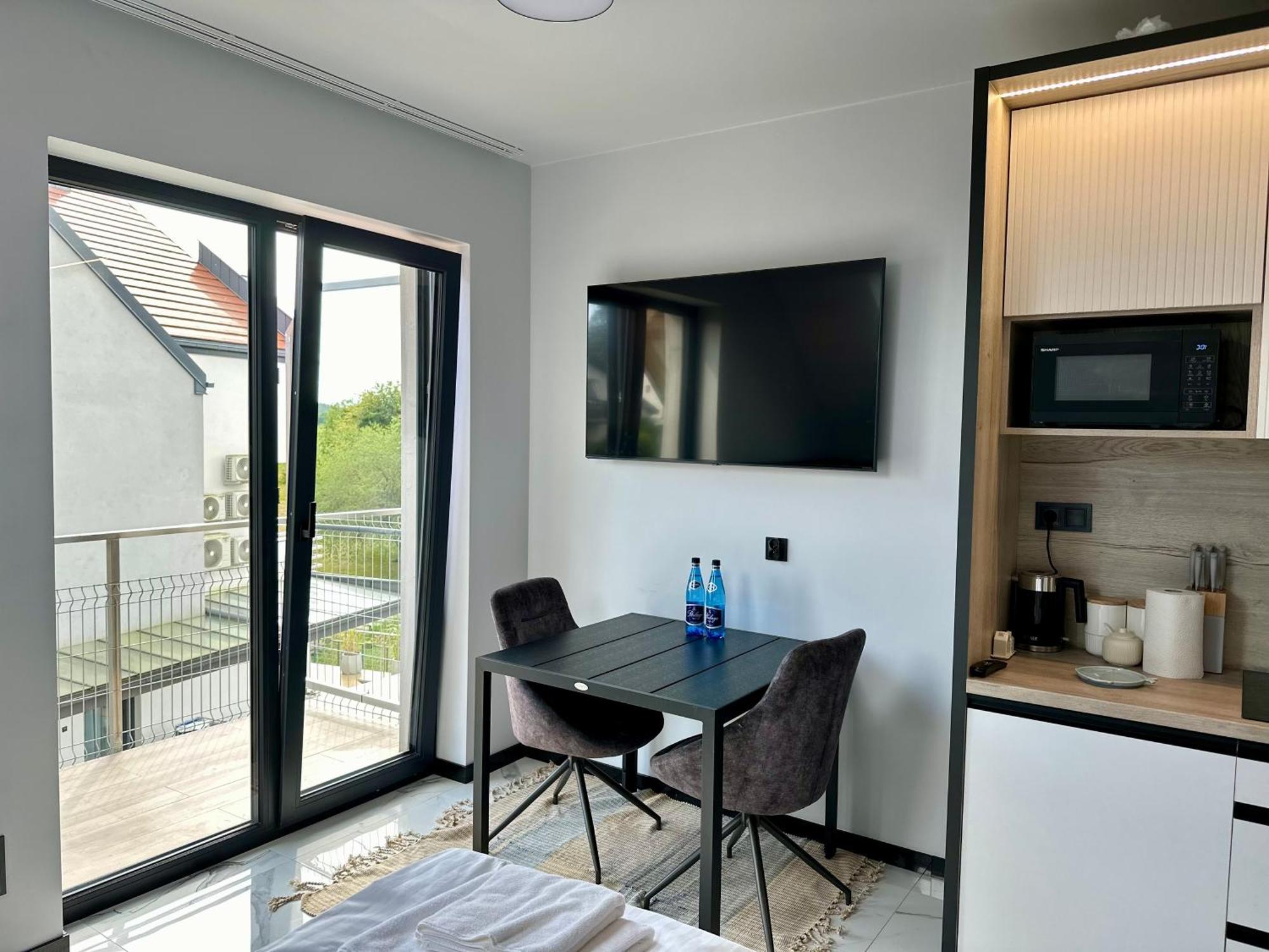 Cobalt Apartments มิโคไวกี ภายนอก รูปภาพ