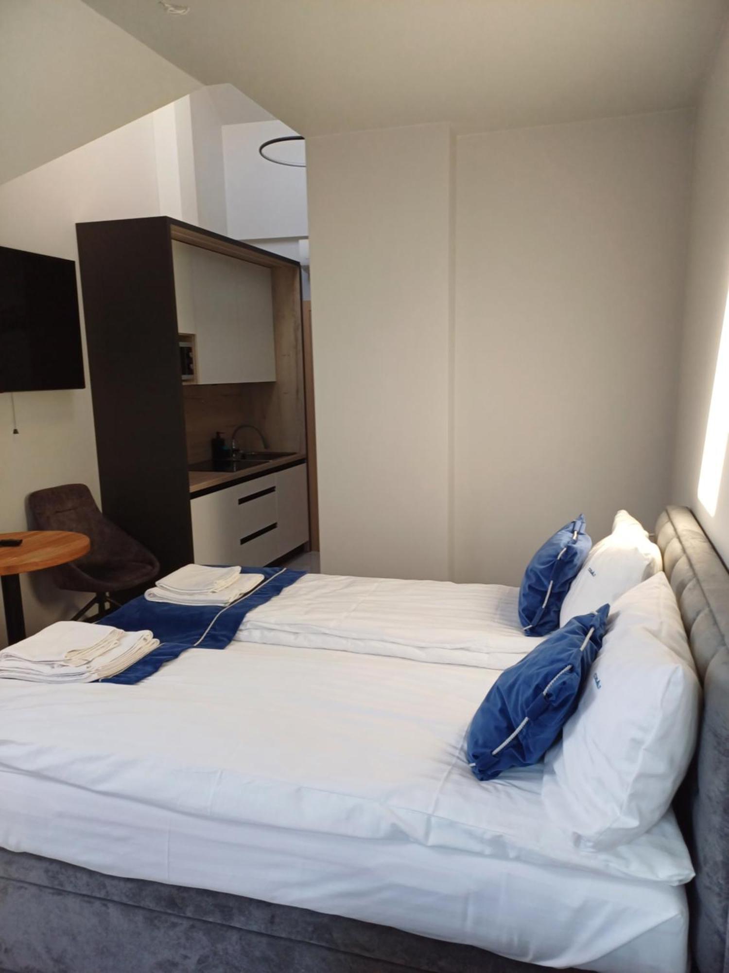 Cobalt Apartments มิโคไวกี ภายนอก รูปภาพ
